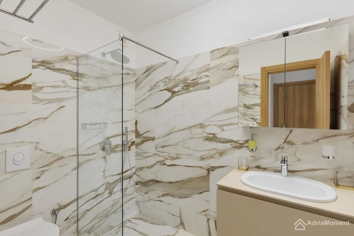 Prodaja, trosoban stan, 158m², Dobrota, Kotor