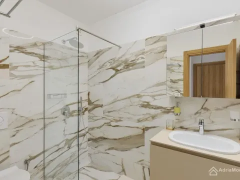 Sale, three bedroom apartment, 158m², Dobrota, Kotor - image 14