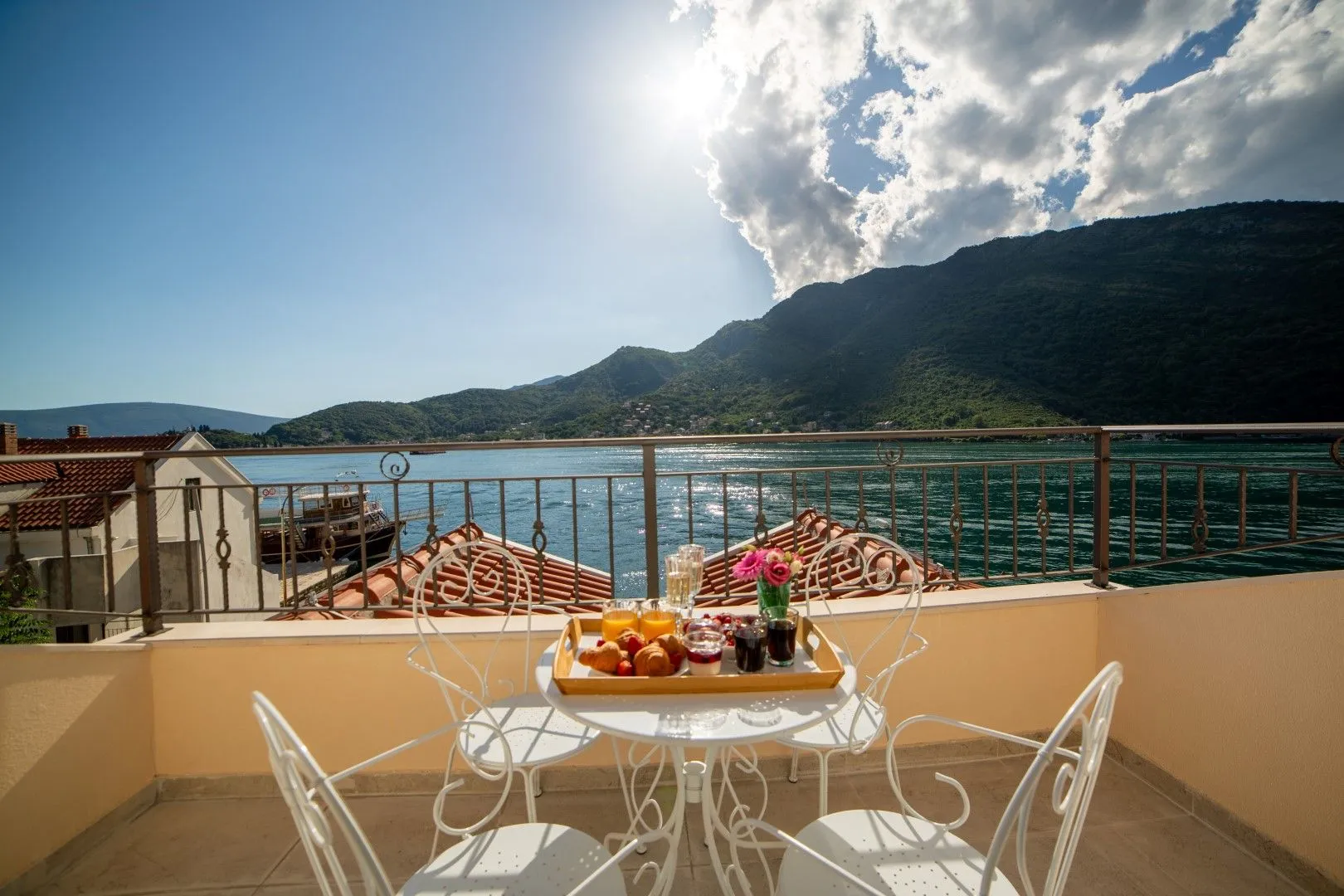 Rent, house, 315m², Tivat, Crna Gora
