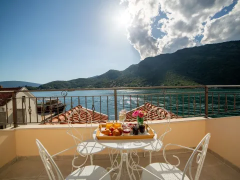 Rent, house, 315m², Tivat, Crna Gora - image 17