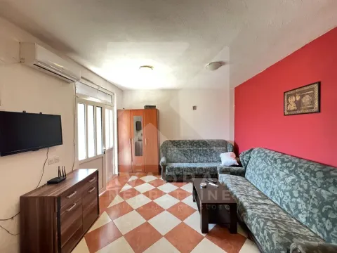 Izdavanje, garsonjera, 30m², Preko Morače, Podgorica - image 1