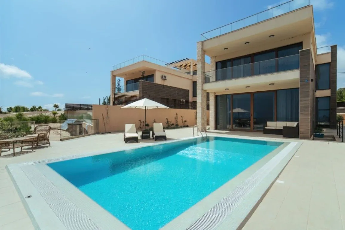 Izdavanje, kuća, 450m², Krimovica, Kotor