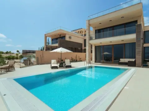 Izdavanje, kuća, 450m², Krimovica, Kotor - image 6