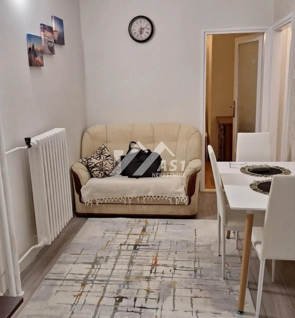 Izdavanje, dvosoban stan, 43m², Bulevar Oslobodjenja, Novi Sad Sve Podlokacije