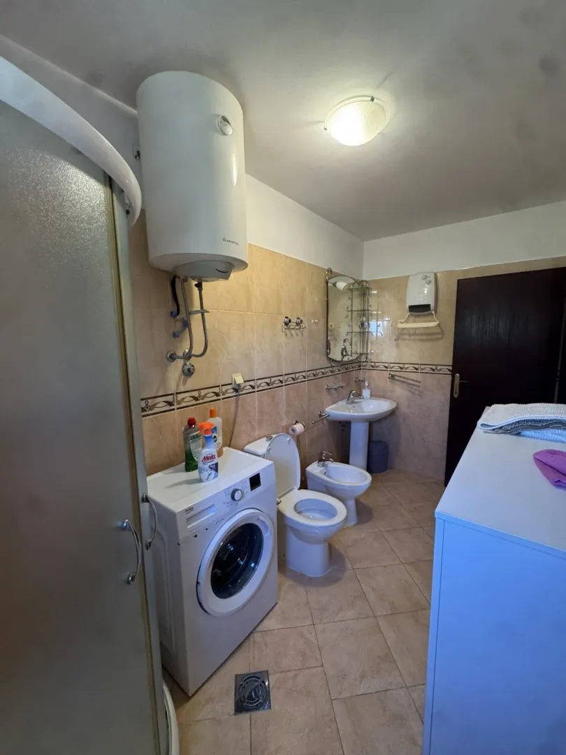 Izdavanje, dvosoban stan, 88m², Dumidran, Tivat