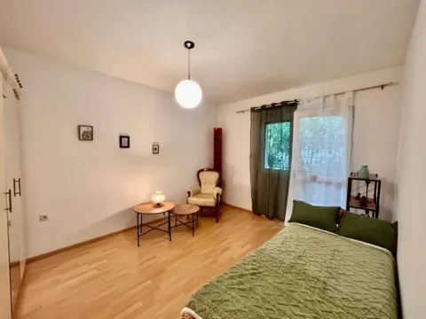 Izdavanje, dvosoban stan, 100m², Kalimanj, Tivat - image 9