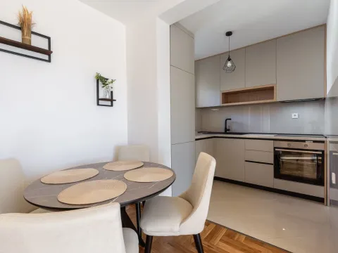 Rent, two bedroom apartment, 64m², Bečići, Budva - image 3