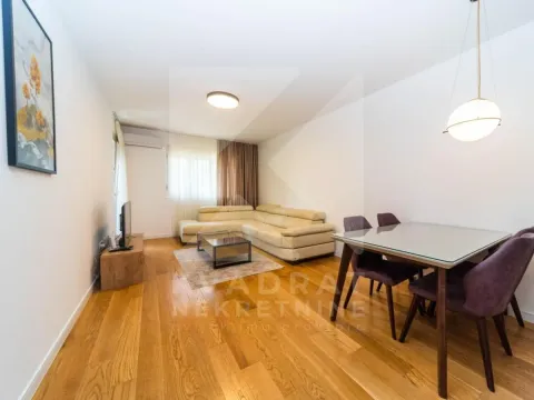 Izdavanje, dvosoban stan, 70m², Central Point, Podgorica - image 2