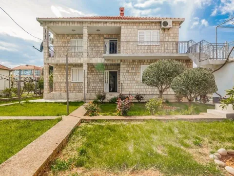 Prodaja, kuća, 260m², Zabjelo, Podgorica - image 1