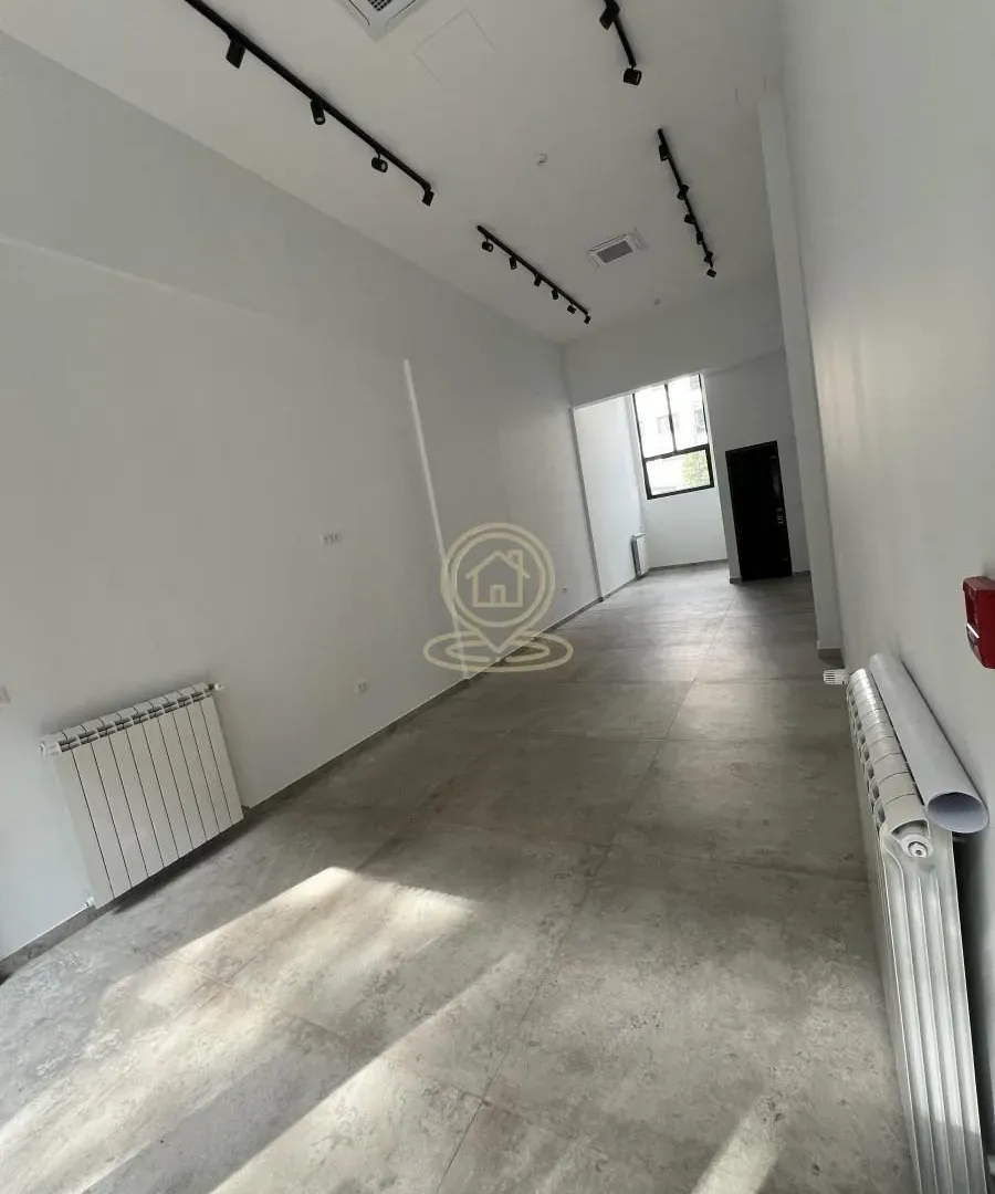 Izdavanje, poslovni prostor, 45m², Cvetkova Pijaca, Zvezdara Sve Podlokacije