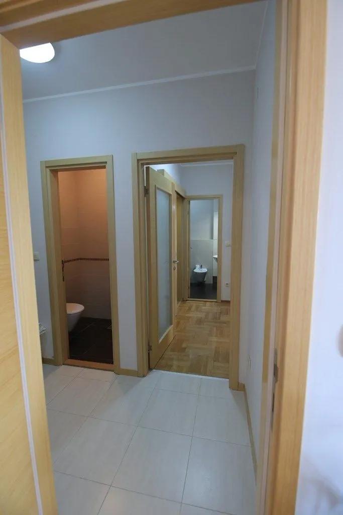 Izdavanje, dvosoban stan, 65m², Blok 6, Podgorica
