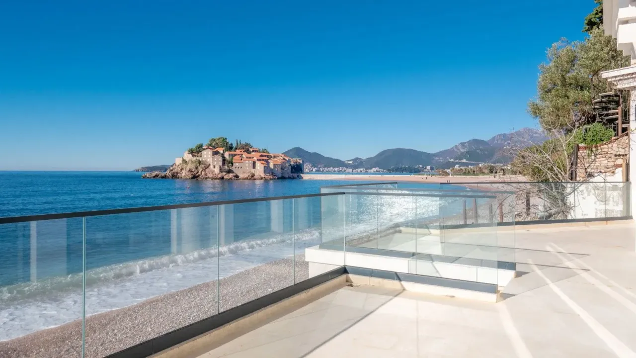Sale, three bedroom apartment, 222m², Sveti Stefan, Budva