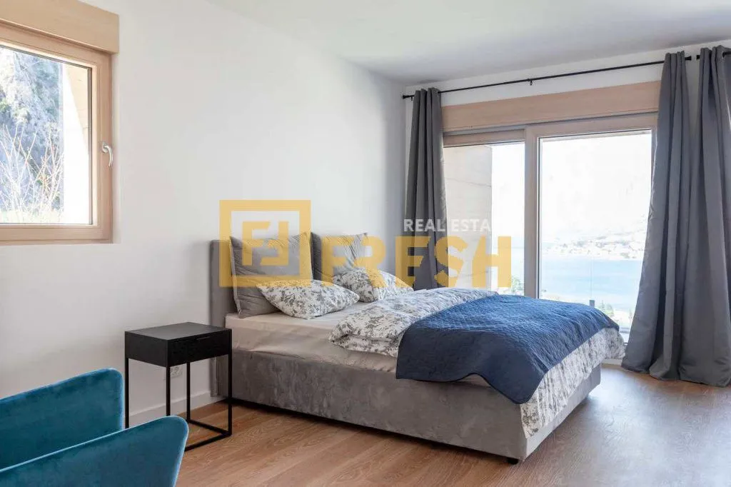 Prodaja, četvorosoban stan, 253m², Kotor, Crna Gora