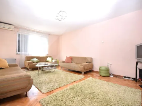 Prodaja, četvorosoban stan, 92m², Lepa Kata, Podgorica - image 2
