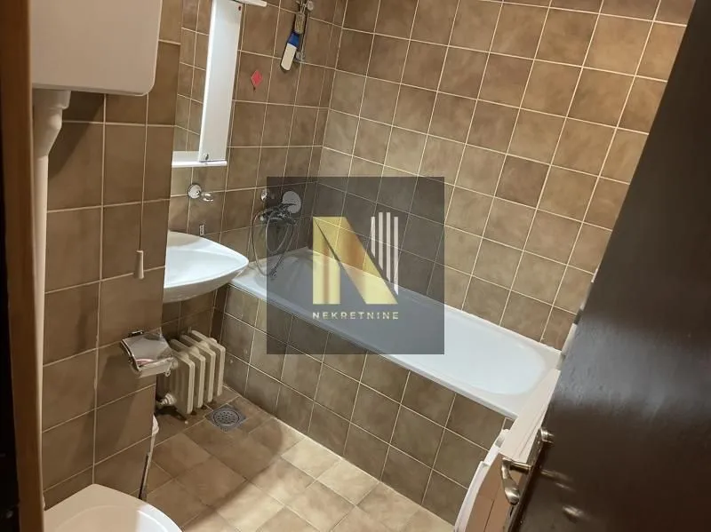 Izdavanje, jednosoban stan, 41m², Adamovićevo Naselje, Novi Sad Sve Podlokacije