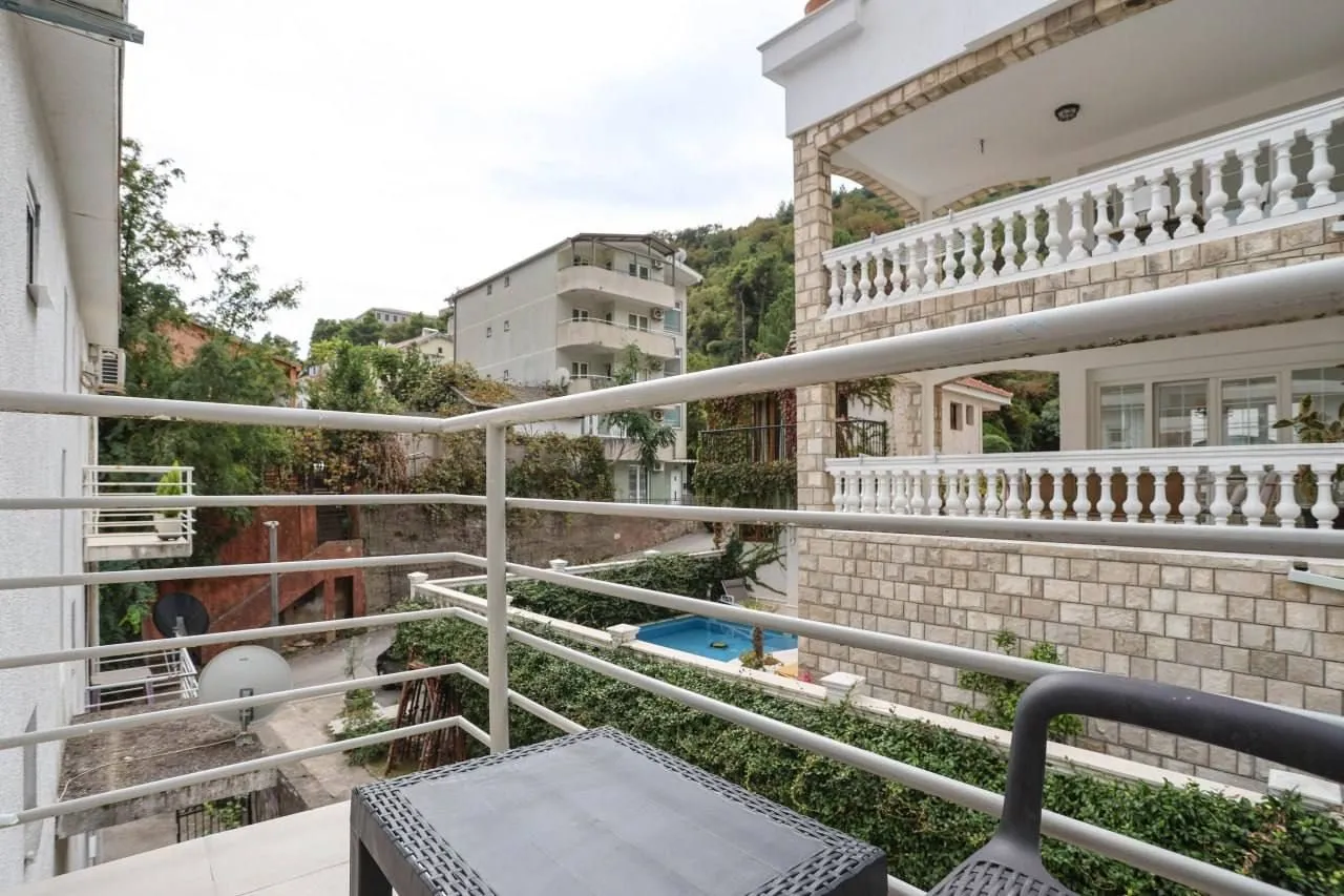 Rent, one bedroom apartment, 50m², Centar, Budva