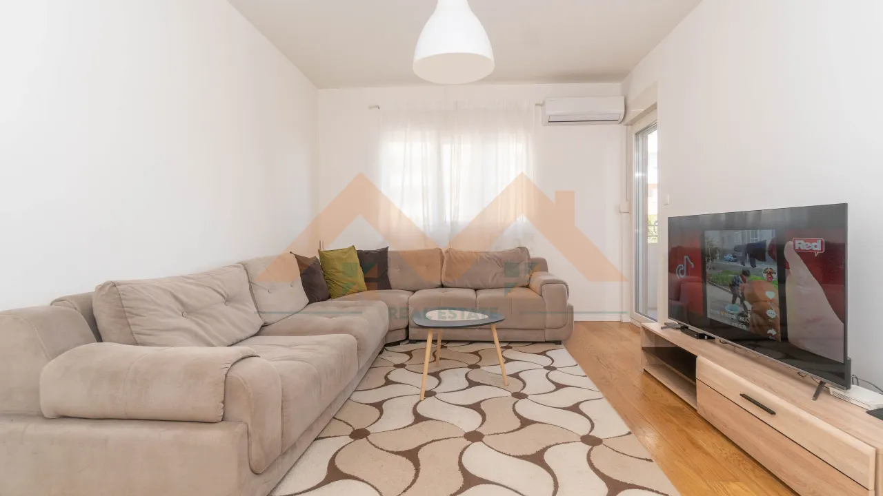 Izdavanje, jednosoban stan, 48m², Central Point, Podgorica