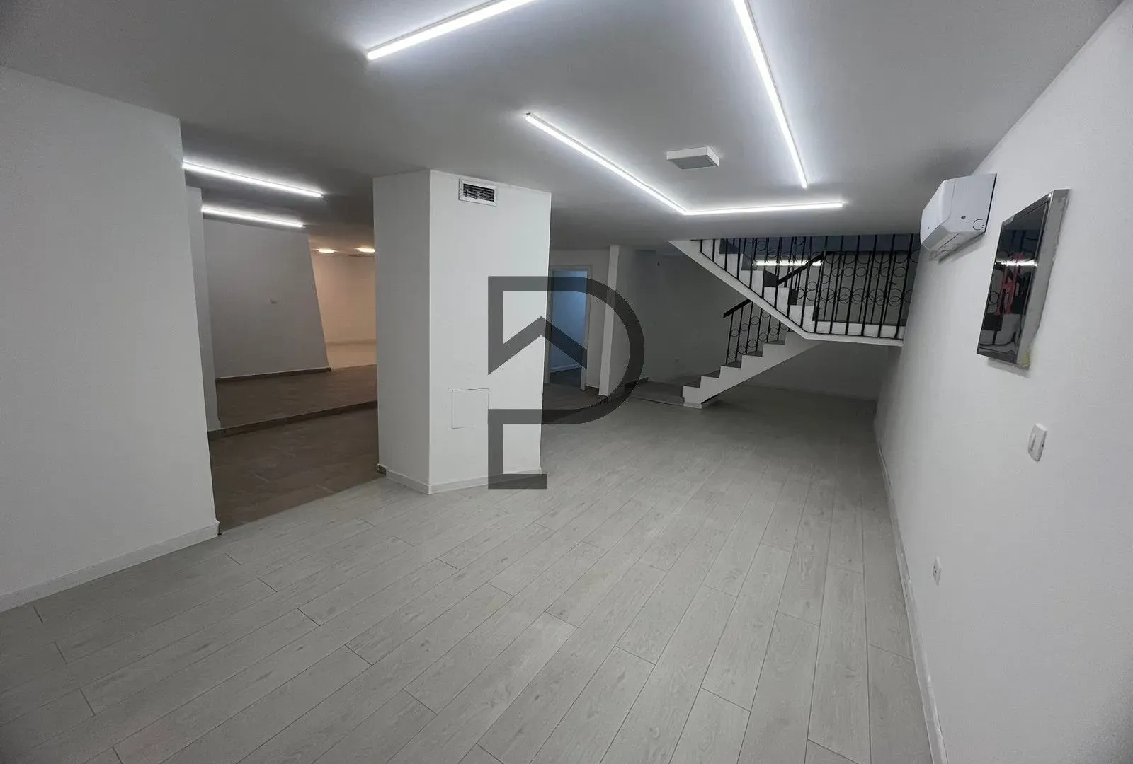 Rent, office space, 294m², Blok 6, Podgorica