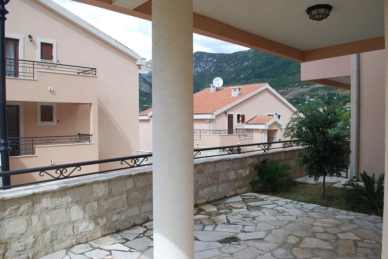 Prodaja, stan, 57m², Risan, Kotor