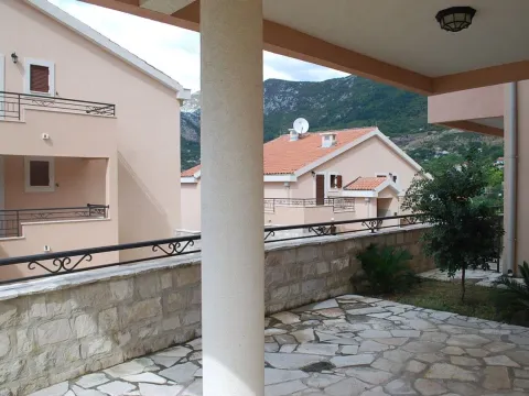 Prodaja, stan, 57m², Risan, Kotor - image 14