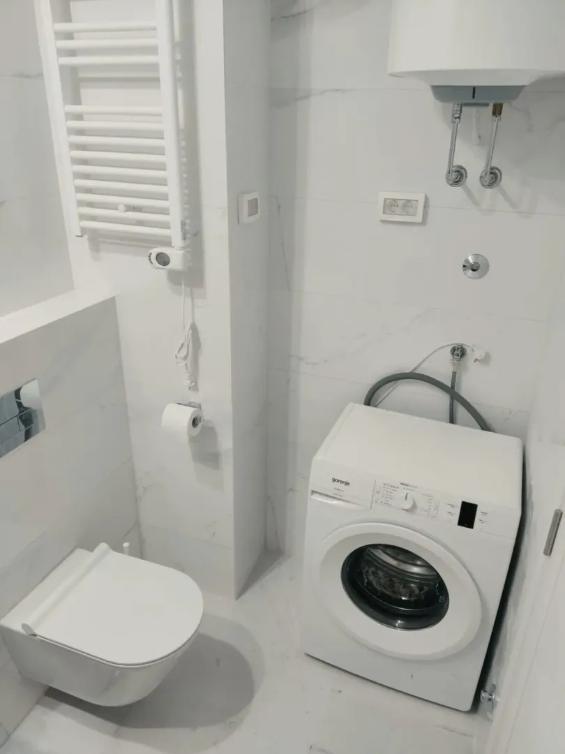 Izdavanje, jednosoban stan, 42m², Central Point, Podgorica