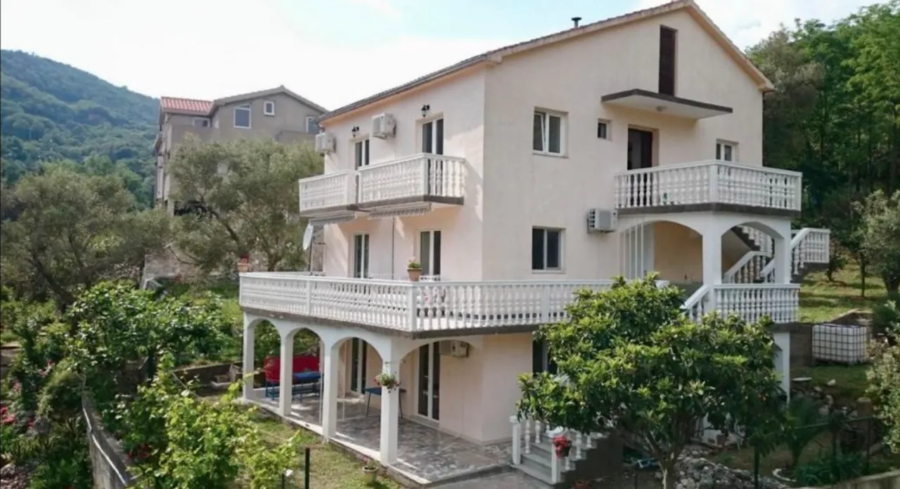 Sale, house, 338m², Bijeli Do, Budva