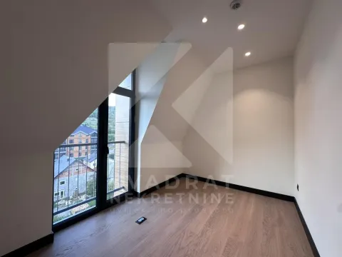 Prodaja, četvorosoban stan, 107m², Centar, Kolašin - image 25