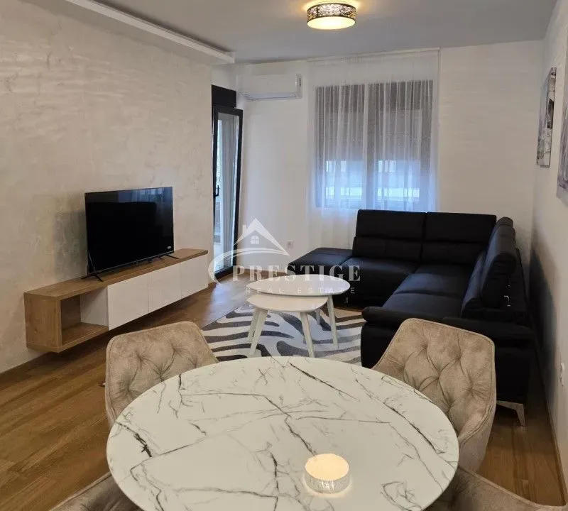 Izdavanje, jednosoban stan, 45m², City Kvart, Podgorica