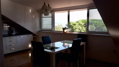 Izdavanje, trosoban stan, 150m², Đenovići, Herceg Novi - image 11