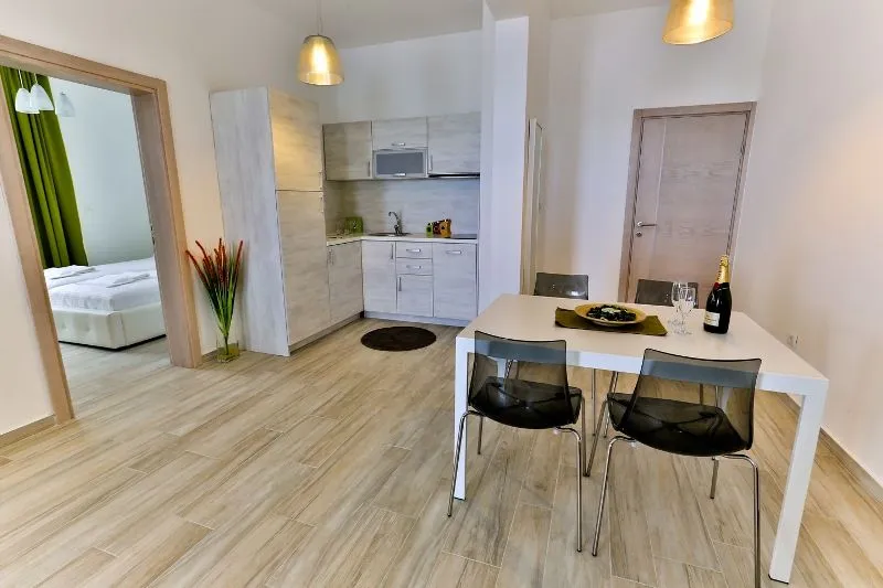 Prodaja, stan, 85m², Dobra Voda, Bar