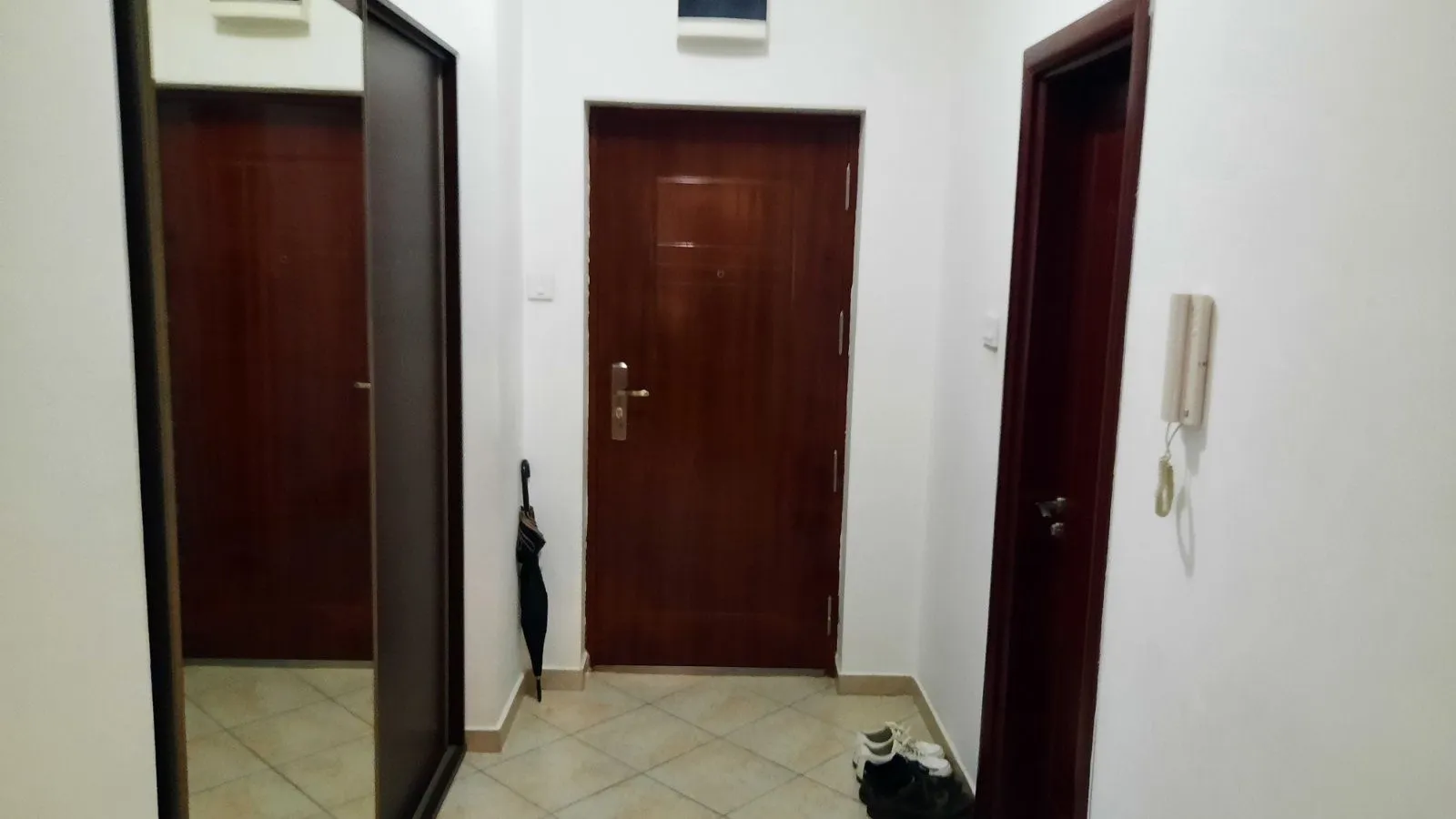 Izdavanje, dvosoban stan, 57m², 1 maj, Podgorica