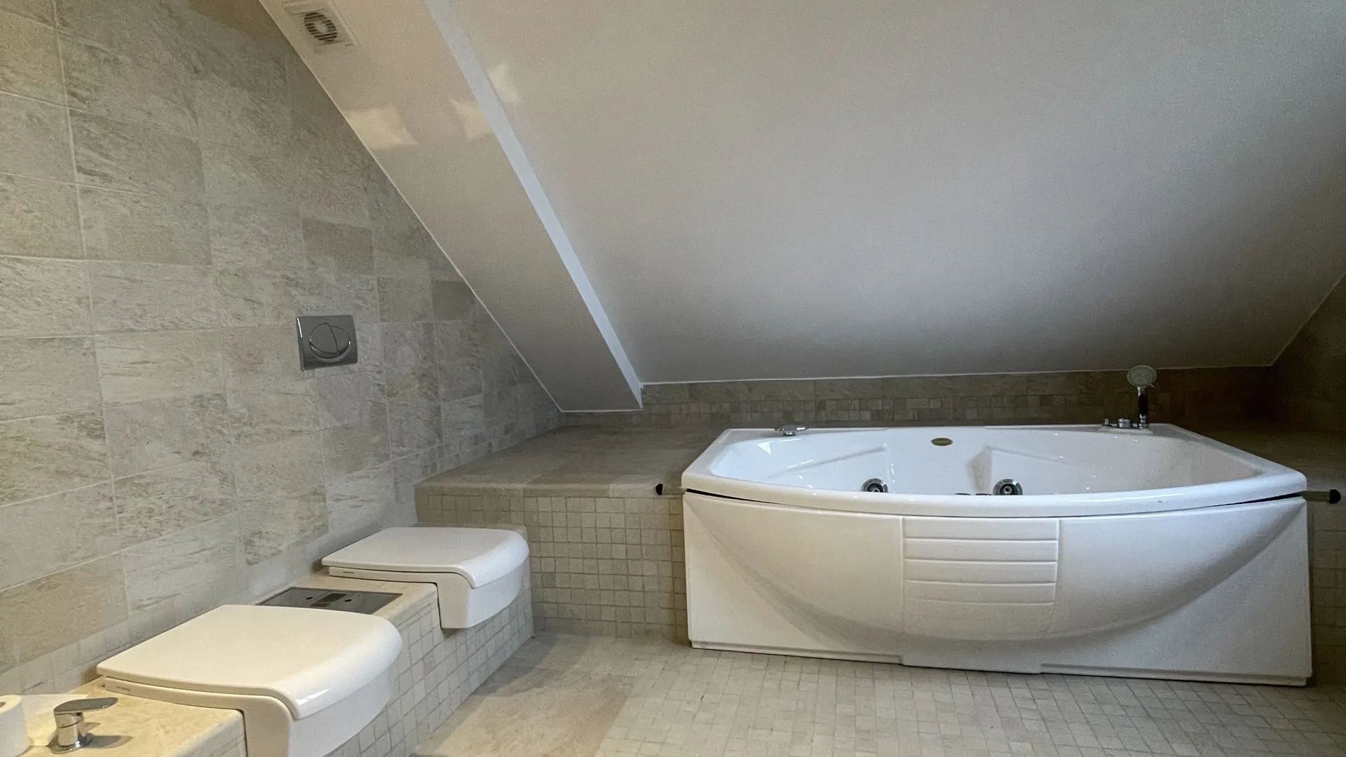 Sale, house, 630m², Zeta, Podgorica