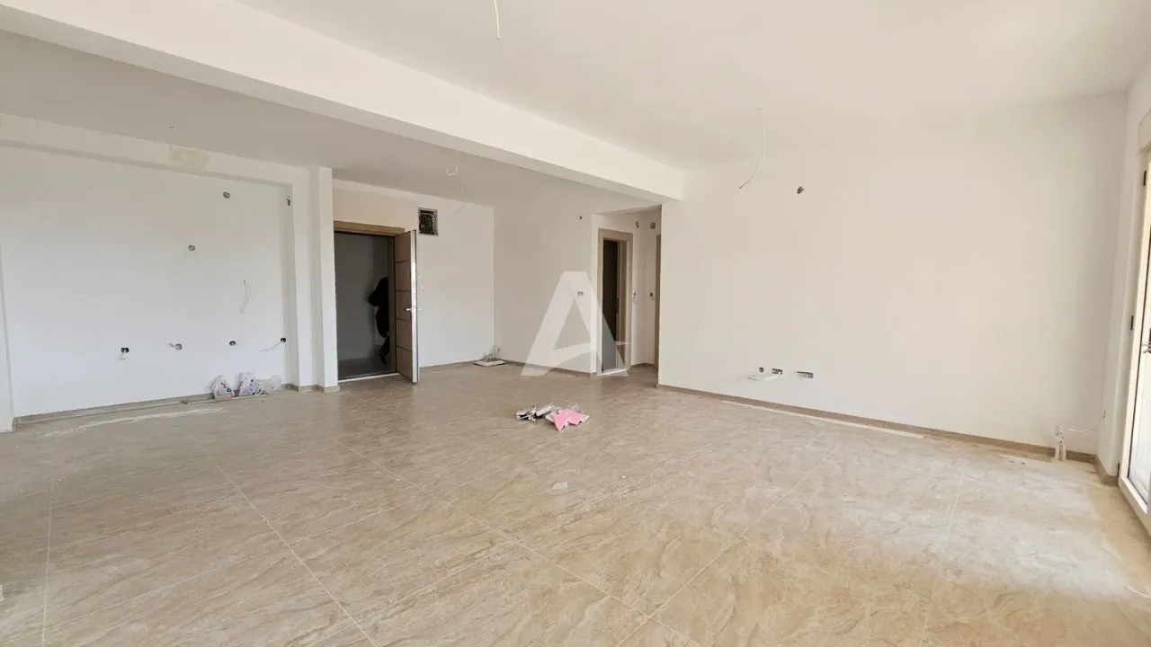 Prodaja, trosoban stan, 132m², Bečići, Budva