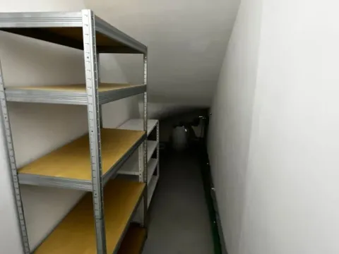 Rent, office space, 92m², Nova Dalmatinska, Podgorica - image 13