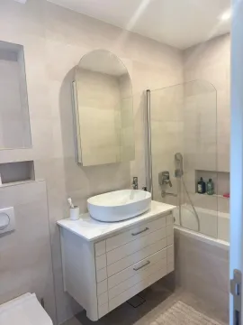 Izdavanje, dvosoban stan, 80m², Centar, Tivat - image 9