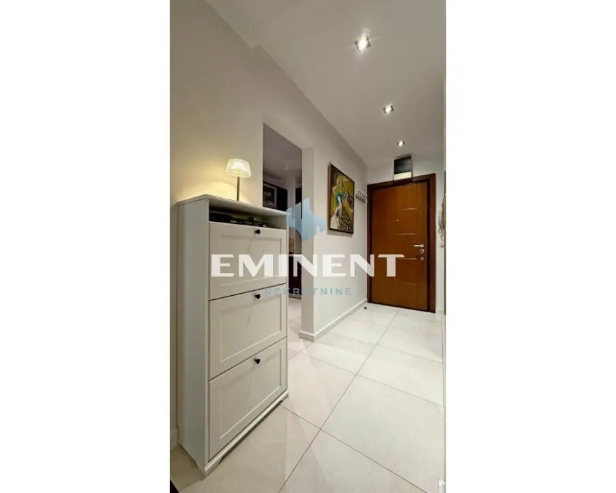Izdavanje, dvosoban stan, 64m², Vračar Hram, Vračar Sve Podlokacije