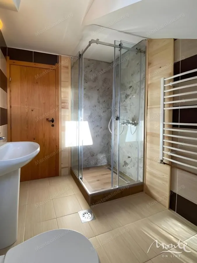Sale, office space, 300m², Kolašin, Crna Gora