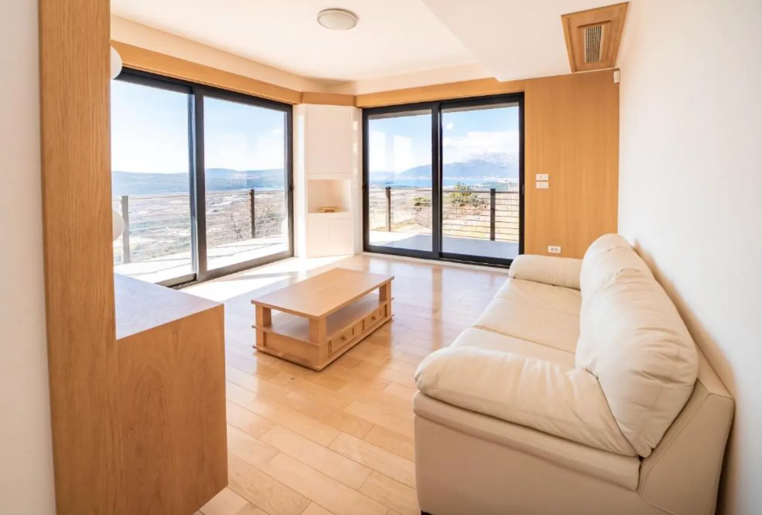 Rent, house, 300m², Dub, Kotor