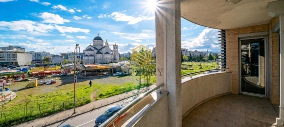 Izdavanje, trosoban stan, 140m², Podgorica, Crna Gora