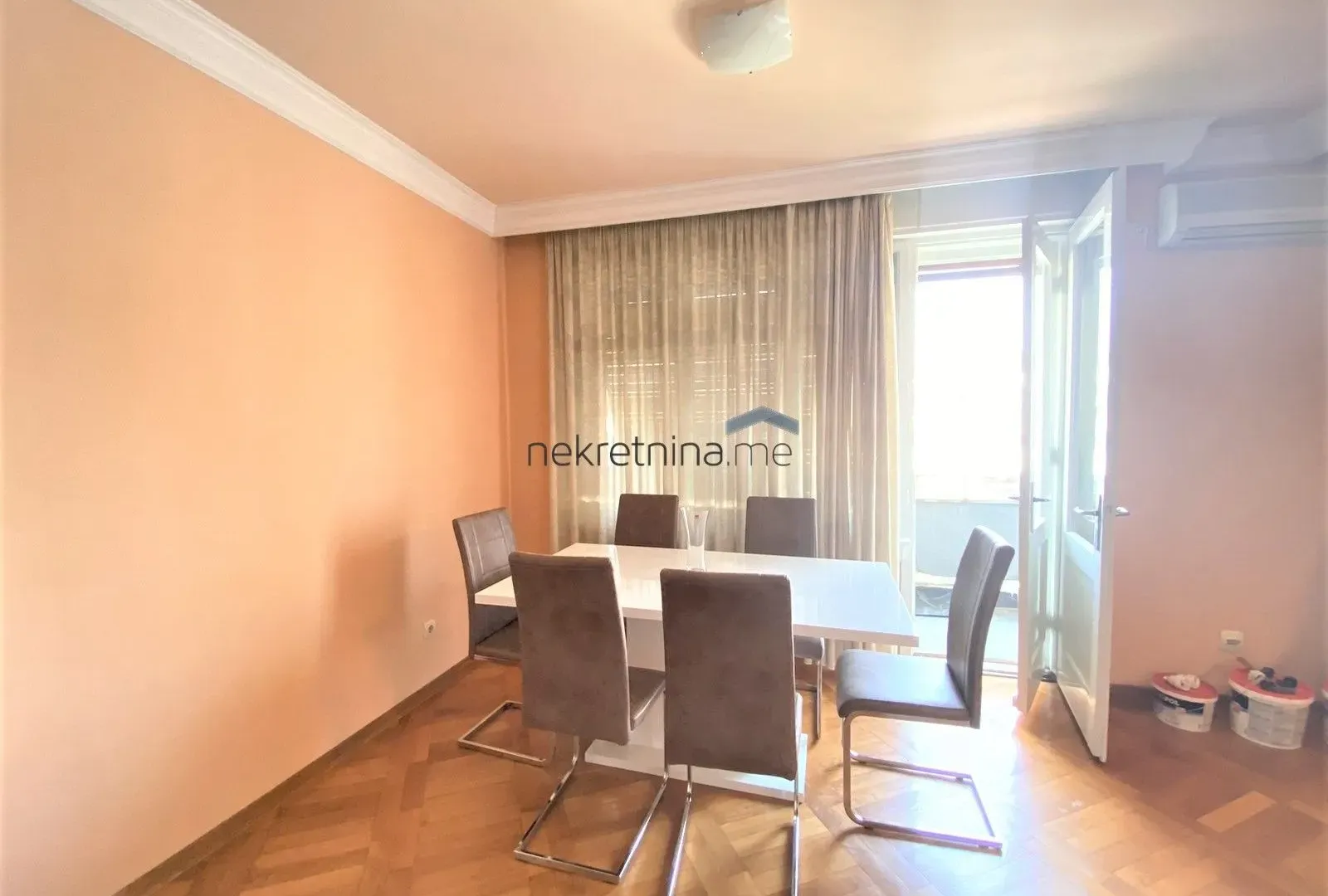 Izdavanje, dvosoban stan, 90m², Centar, Podgorica