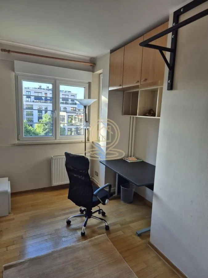 Izdavanje, četvorosoban stan, 106m², Kalenić Pijaca, Vračar Sve Podlokacije