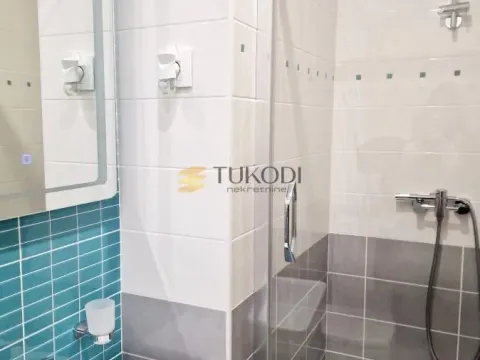 Izdavanje, trosoban stan, 101m², Centar, Novi Sad - image 21