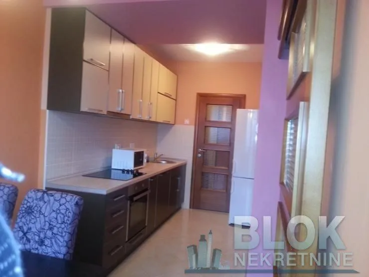 Izdavanje, jednosoban stan, 58m², Centar, Podgorica