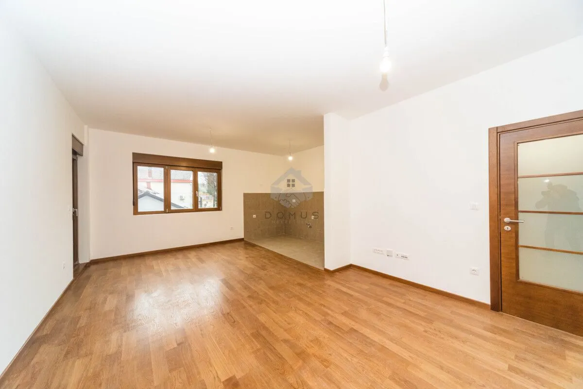 Rent, office space, 81m², Vezirov Most, Podgorica