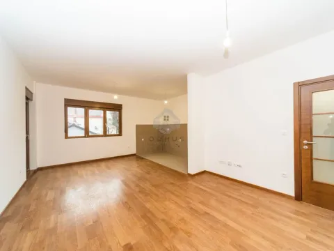 Rent, office space, 81m², Vezirov Most, Podgorica - image 2