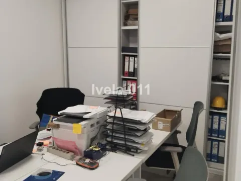 Izdavanje, poslovni prostor, 35m², Savski Venac, Beograd