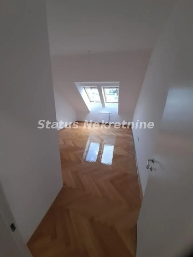 Prodaja, četvorosoban stan, 126m², Centar, Novi Sad