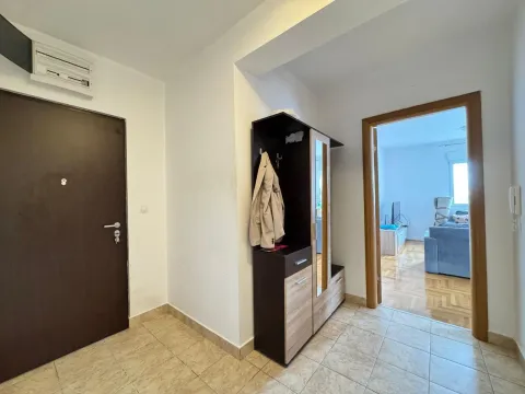 Izdavanje, trosoban stan, 86m², Stari Aerodrom, Podgorica - image 7