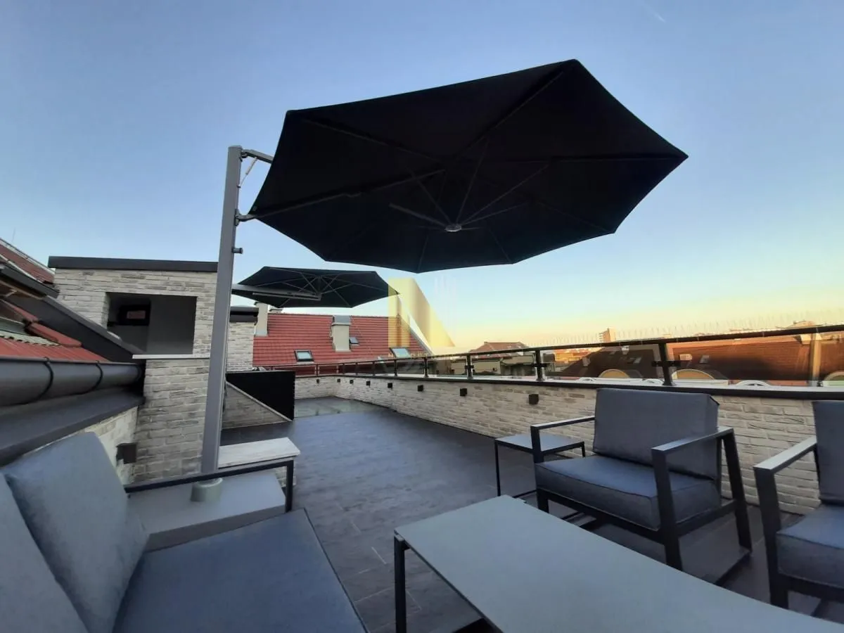 Prodaja, četvorosoban stan, 176m², Centar, Novi Sad