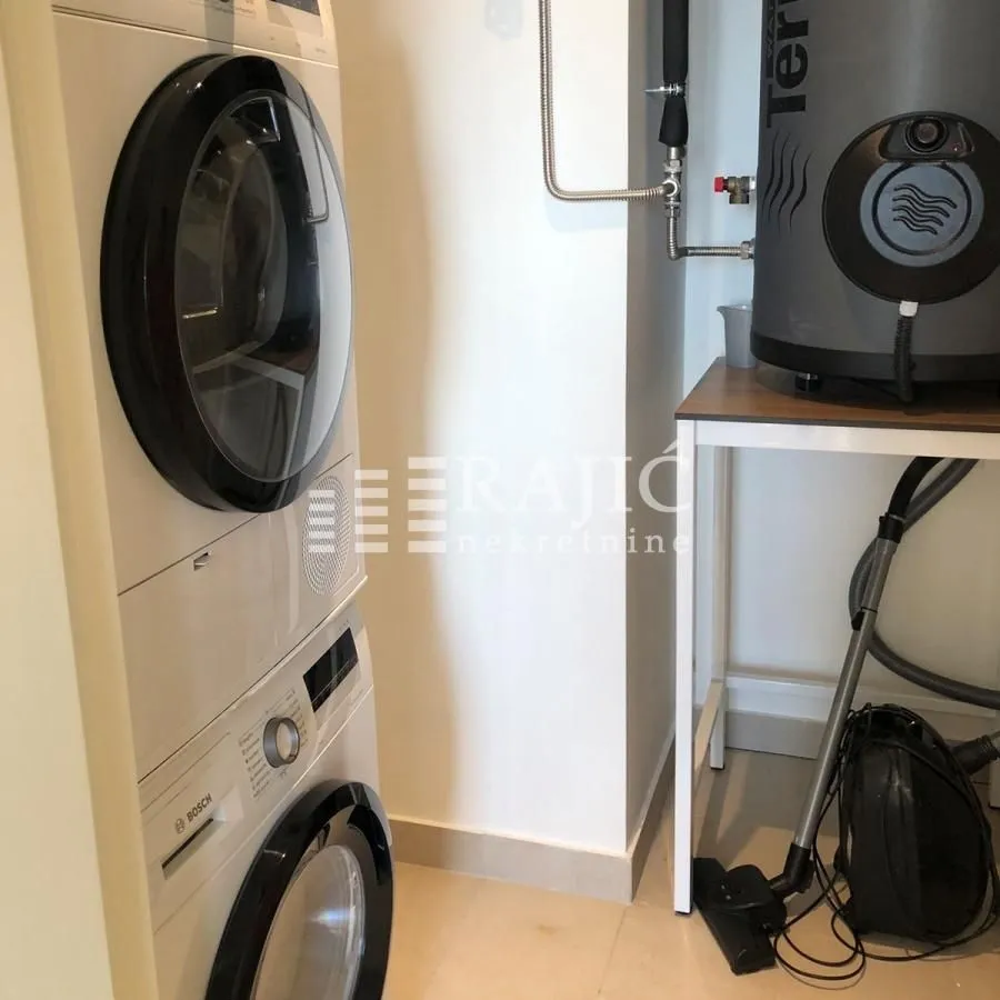 Rent, four bedroom apartment, 125m², Savski Venac, Beograd